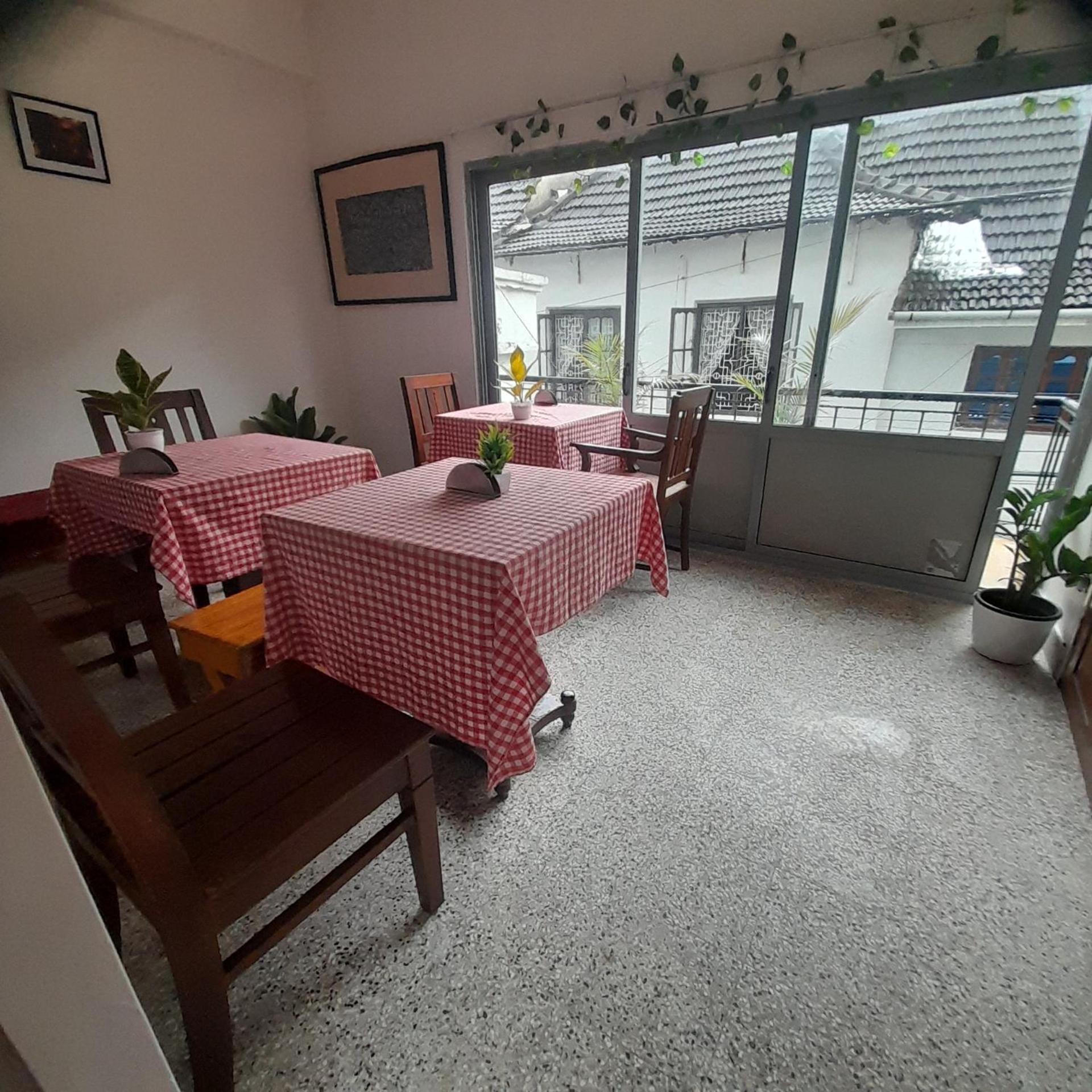 Mother Tree Inn Коччи Экстерьер фото